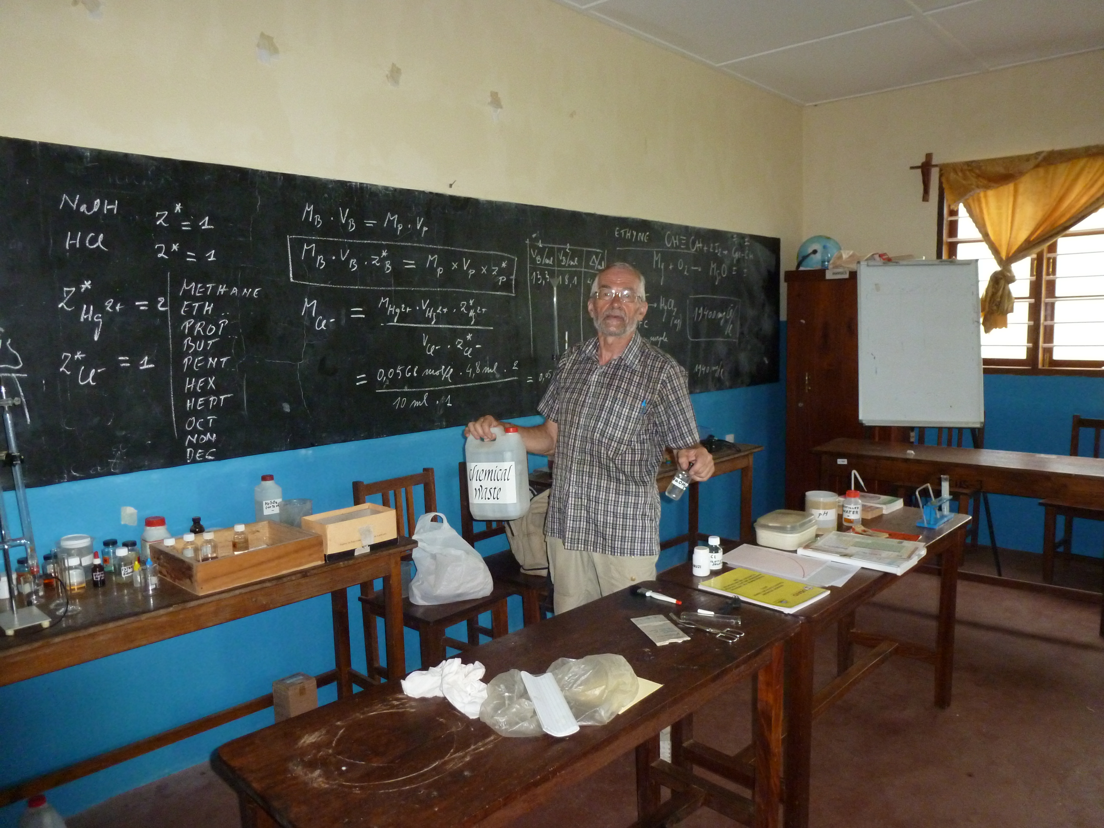2014: Bijscholing chemieleerkrachten in KITOGANI TEACHERS CENTRE