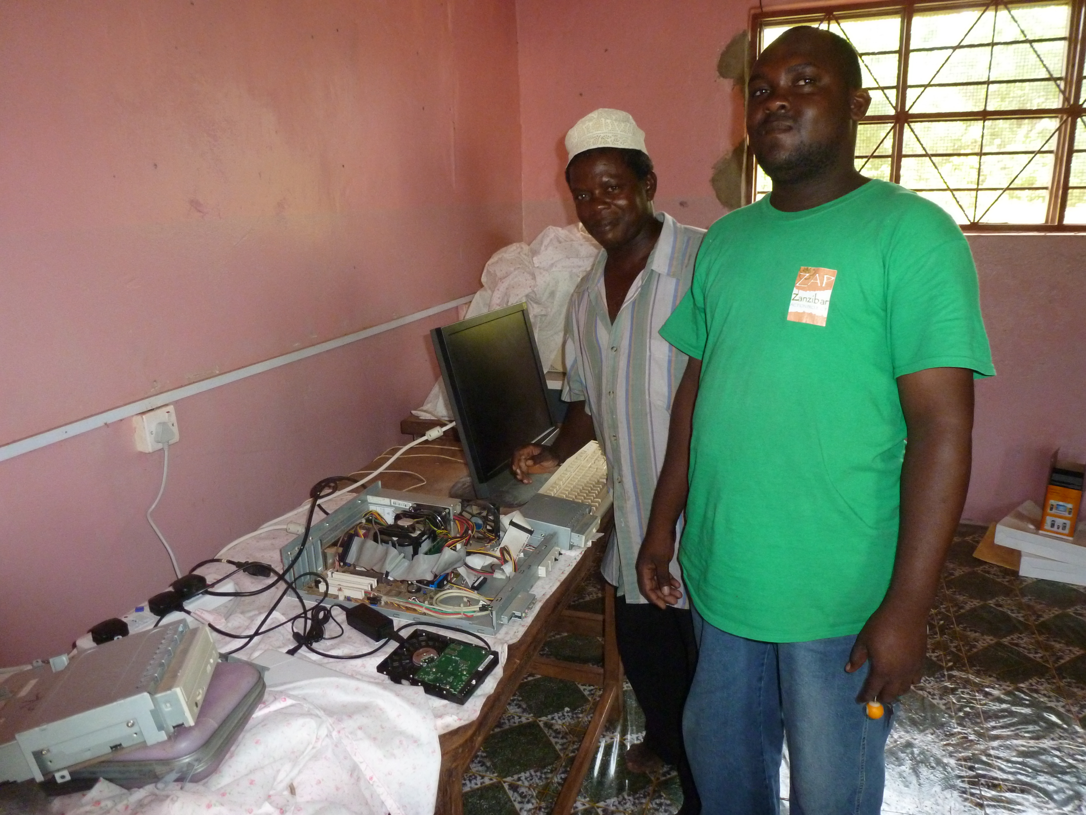 2014: Ondersteuning ICT-lokaal in MUUNGONI SECONDARY SCHOOL