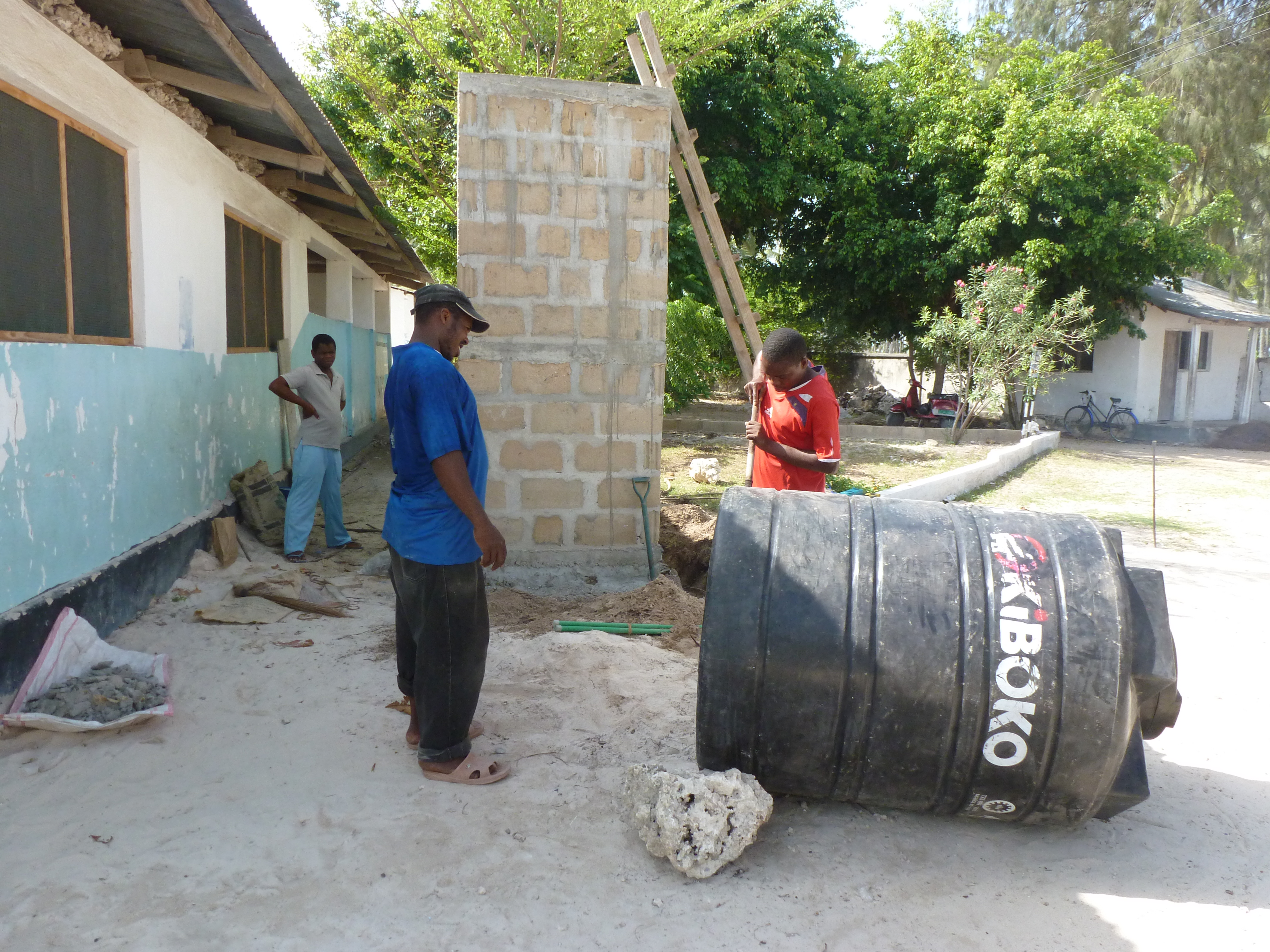 2015: Bouw watertoren in JAMBIANI SCHOOL