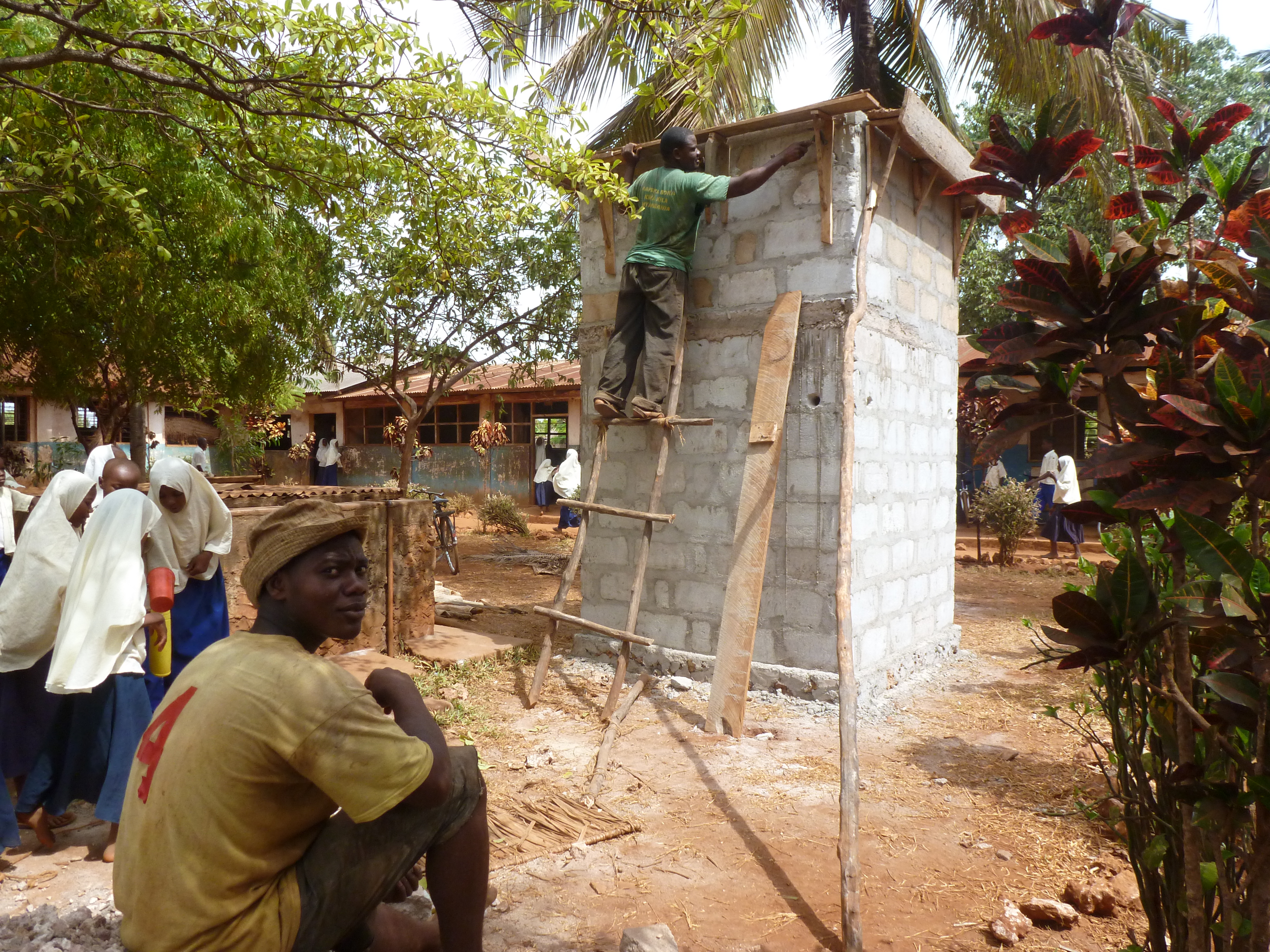 2015: Bouw watertoren in KAJENGWA SCHOOL